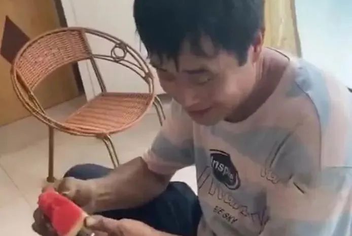 DƬ